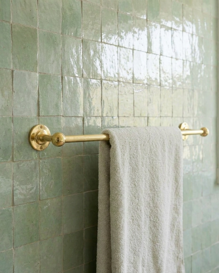 Classic Solid Brass Towel Bar, Wall Mounted – detail view 4