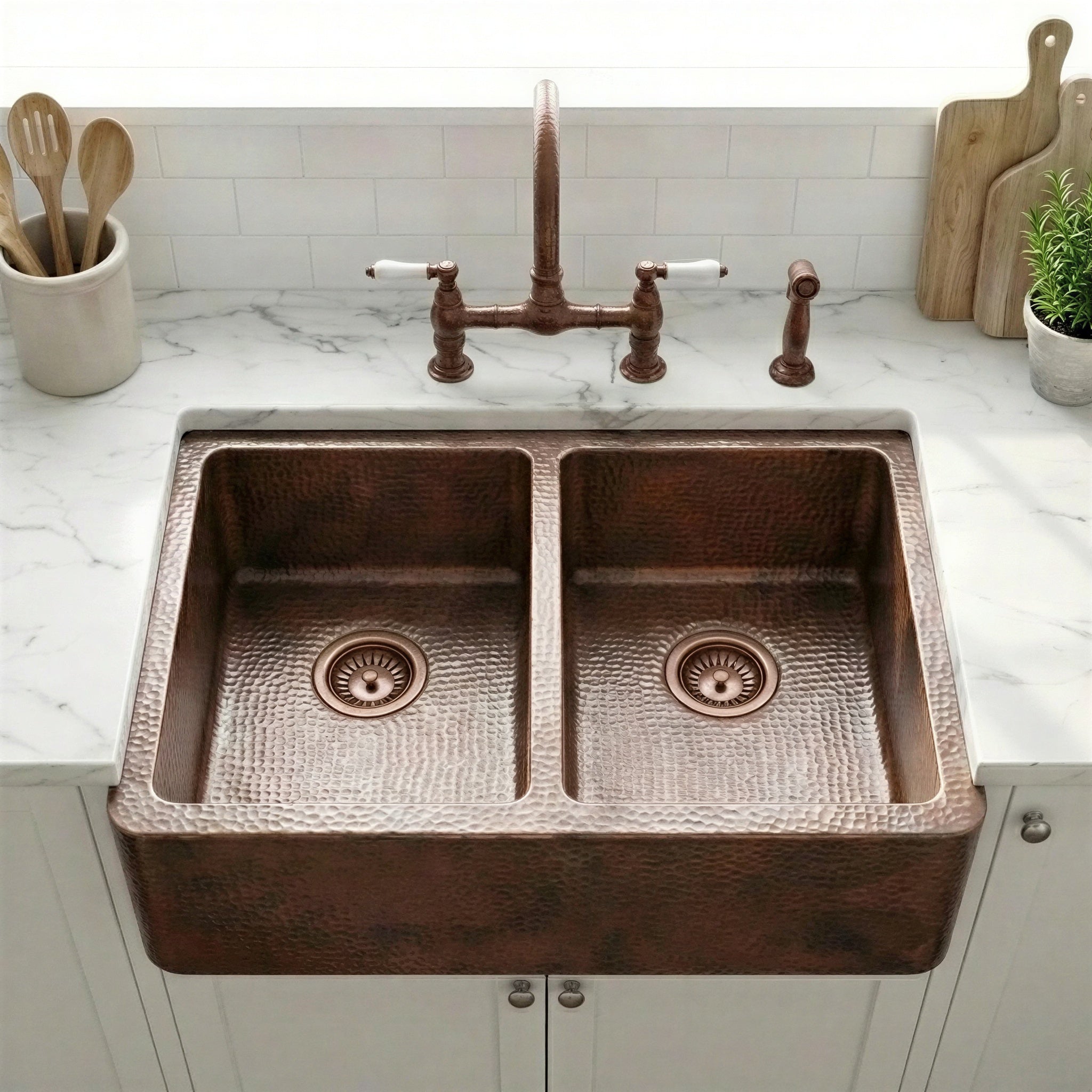 Rustic Double Bowl Apron Farmhouse Kitchen Basin: Hammered Copper Sink
