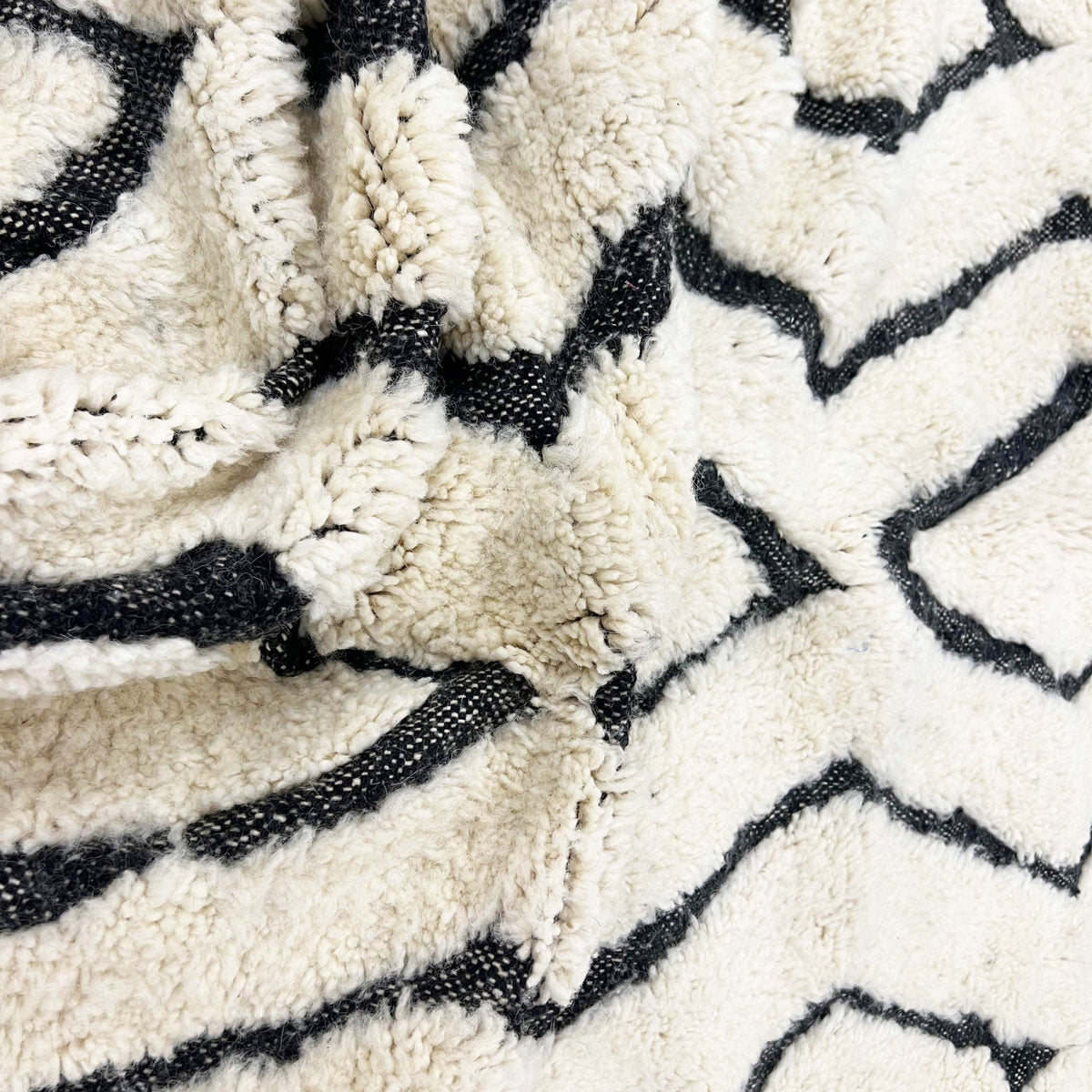 Fringe and edge detail on Ivory Black Maze Geometric Moroccan Wool Rug